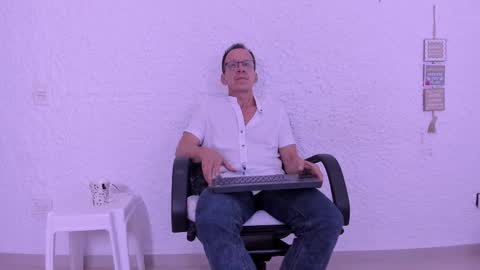 Snapshot of _axelking_ chatting on 02/20/26, 11:32 _axelking_ online show from 02/20/26, 11:32