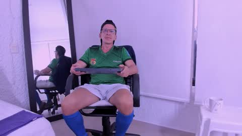 Snapshot of _axelking_ chatting on 02/23/26, 11:40 _axelking_ online show from 02/23/26, 11:40