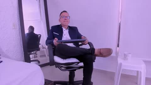 Snapshot of _axelking_ chatting on 02/25/26, 11:31 _axelking_ online show from 02/25/26, 11:31