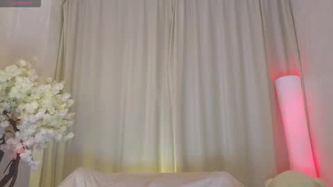 Snapshot of _b00bss_ chatting on 09/13/25, 03:28 Jess online show from 09/13/25, 03:28