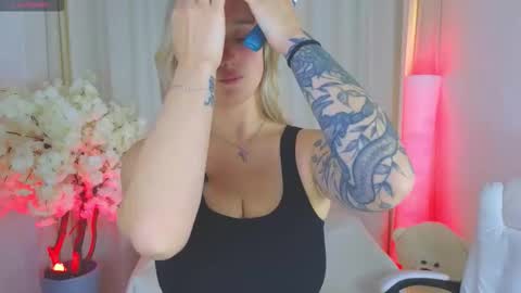 Snapshot of _b00bss_ chatting on 10/24/25, 03:36 Jess online show from 10/24/25, 03:36