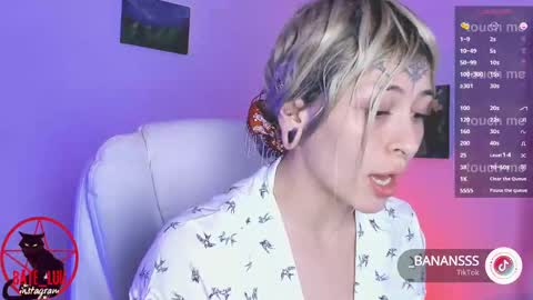 Lunita  online show from 11/04/25, 01:05