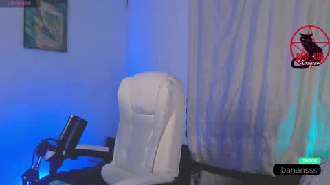 Snapshot of _baterchatur chatting on 01/14/26, 04:45 Lunita online show from 01/14/26, 04:45