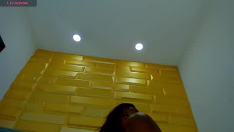 Snapshot of _becky__ chatting on 01/18/25, 11:22 Becky online show from 01/18/25, 11:22
