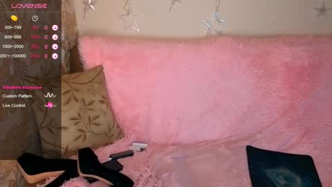 Snapshot of _bella_hix_ chatting on 12/23/24, 12:30 Bella online show from 12/23/24, 12:30