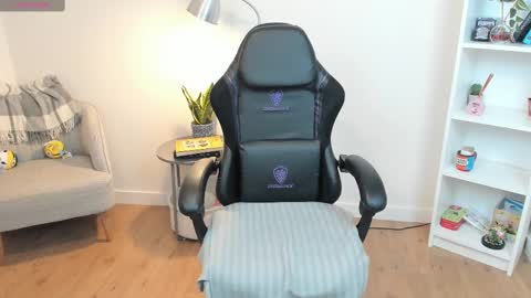 Bella Evans online show from 02/25/25, 05:30