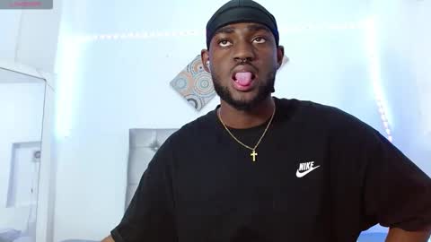 Snapshot of _black_stallion chatting on 11/13/25, 07:02 Andrew online show from 11/13/25, 07:02