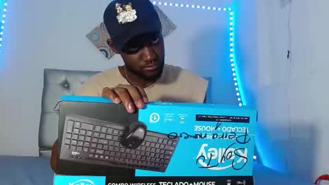 Snapshot of _black_stallion chatting on 11/17/25, 06:14 Andrew online show from 11/17/25, 06:14