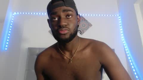 Snapshot of _black_stallion chatting on 11/19/25, 06:52 Andrew online show from 11/19/25, 06:52