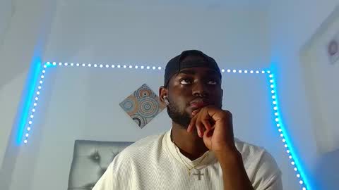 Snapshot of _black_stallion chatting on 11/21/25, 07:01 Andrew online show from 11/21/25, 07:01