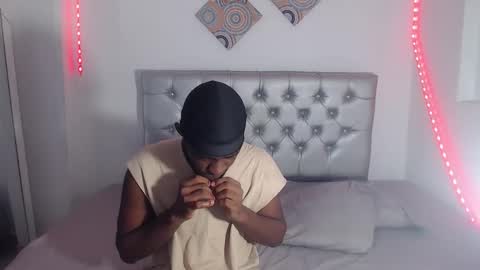 Snapshot of _black_stallion chatting on 12/02/25, 07:09 Andrew online show from 12/02/25, 07:09