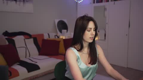 Snapshot of _blackbee_ chatting on 01/12/25, 09:19 Lili online show from 01/12/25, 09:19