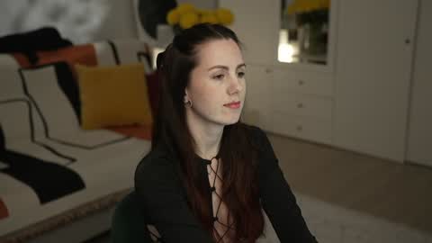 Snapshot of _blackbee_ chatting on 09/20/25, 11:44 Lili online show from 09/20/25, 11:44