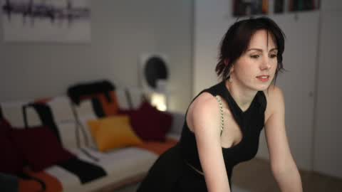 Snapshot of _blackbee_ chatting on 11/04/25, 11:42 Lili online show from 11/04/25, 11:42