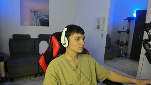 Snapshot of _blakee chatting on 12/31/24, 02:51 B L A K E online show from 12/31/24, 02:51