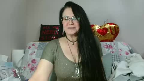Snapshot of _blue__butterfly_ chatting on 11/12/25, 07:13 KHALEESI online show from 11/12/25, 07:13
