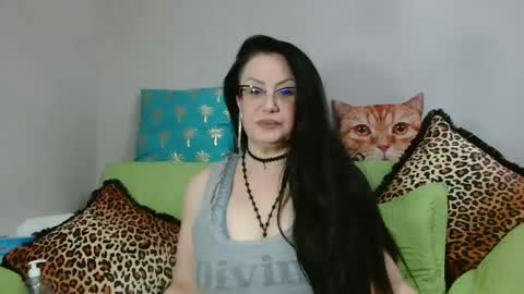 Snapshot of _blue__butterfly_ chatting on 03/11/26, 09:54 KHALEESI online show from 03/11/26, 09:54