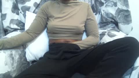 Snapshot of _bunny_b chatting on 02/25/25, 05:58 I will be back soon  online show from 02/25/25, 05:58