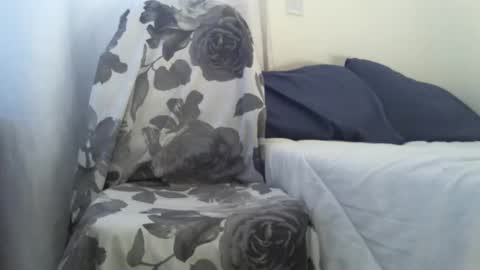 Snapshot of _bunny_b chatting on 10/04/25, 08:45 I will be back soon  online show from 10/04/25, 08:45