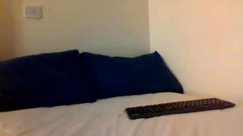 Snapshot of _bunny_b chatting on 10/06/25, 08:01 I will be back soon  online show from 10/06/25, 08:01