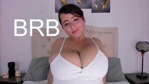 Snapshot of _bustylucianaa_ chatting on 01/12/26, 08:25 Luciana online show from 01/12/26, 08:25