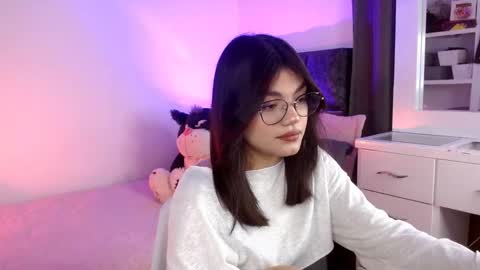 Snapshot of _camilaaa__ chatting on 10/25/25, 06:54   online show from 10/25/25, 06:54