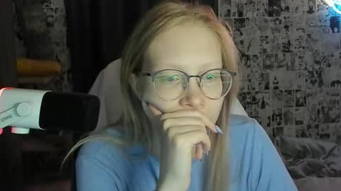Snapshot of _caramel_milk_ chatting on 11/06/25, 02:45 Merlizz online show from 11/06/25, 02:45
