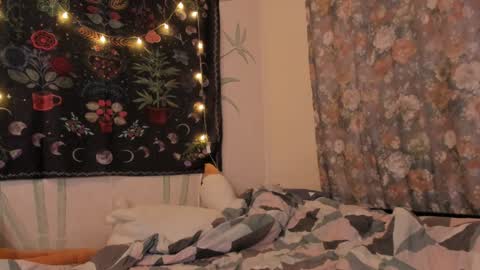 Snapshot of _caroline_coy chatting on 12/13/24, 12:39 Caroline online show from 12/13/24, 12:39