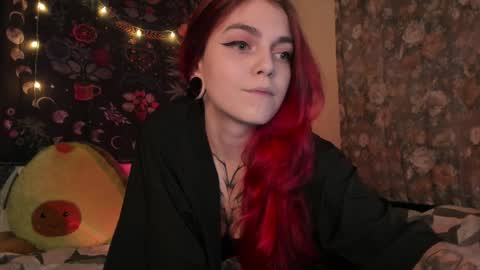 Snapshot of _caroline_coy chatting on 12/17/24, 12:11 Caroline online show from 12/17/24, 12:11