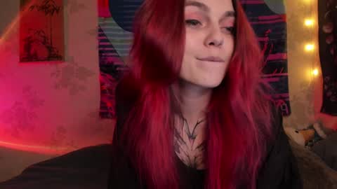 Snapshot of _caroline_coy chatting on 01/05/25, 04:48 Caroline online show from 01/05/25, 04:48