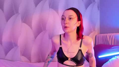 Christina Chris online show from 03/10/25, 05:33