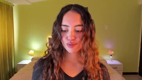 Snapshot of _charlotte_evans_2 chatting on 10/06/25, 07:00 Charlote online show from 10/06/25, 07:00