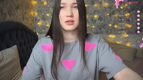 Snapshot of _chloe_miller_ chatting on 03/04/25, 08:27 _chloe_miller_ online show from 03/04/25, 08:27