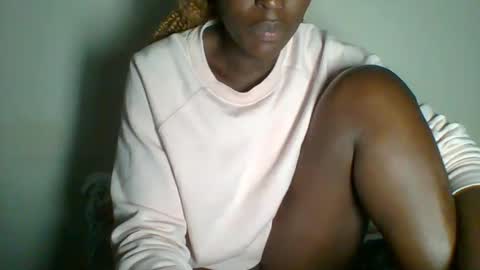 Snapshot of _clara01 chatting on 02/08/25, 03:21 clara online show from 02/08/25, 03:21