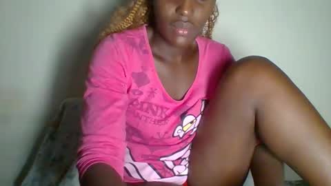 Snapshot of _clara01 chatting on 02/14/25, 02:39 clara online show from 02/14/25, 02:39