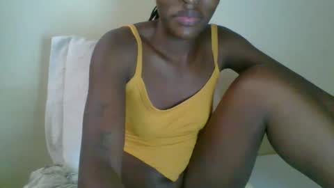 Snapshot of _clara01 chatting on 11/11/25, 05:29 clara online show from 11/11/25, 05:29