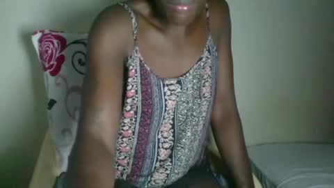 Snapshot of _clara01 chatting on 11/14/25, 05:11 clara online show from 11/14/25, 05:11