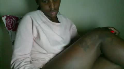 Snapshot of _clara01 chatting on 11/15/25, 06:33 clara online show from 11/15/25, 06:33