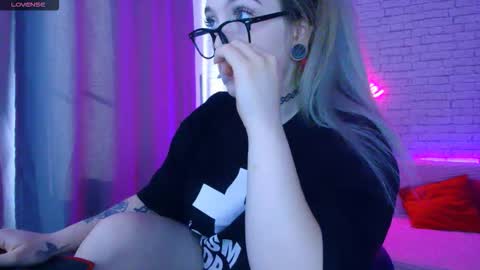 Nica online show from 10/25/25, 05:37