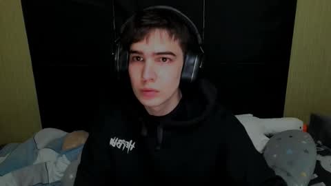 Snapshot of _crise_next_door_ chatting on 02/20/26, 12:05 _crise_next_door_ online show from 02/20/26, 12:05