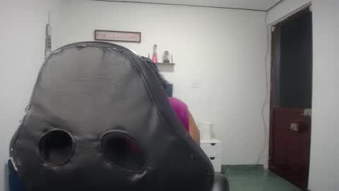 _cristal09 online show from 09/13/25, 12:05