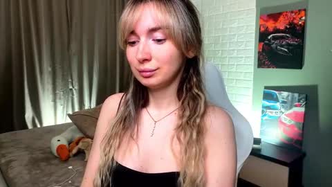 _crystal_moon_1 online show from 03/18/26, 07:06