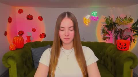 Erika online show from 10/28/25, 04:20