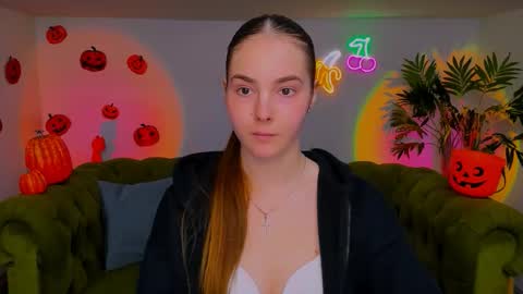 Erika online show from 11/02/25, 08:11