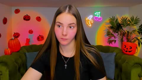 Erika online show from 11/11/25, 01:33