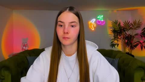 Erika online show from 12/03/25, 05:59