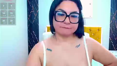 Snapshot of _curvy_mature_ chatting on 01/19/26, 04:00 _curvy_mature_ online show from 01/19/26, 04:00