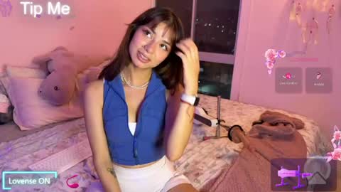 Snapshot of _cute_isabella_ chatting on 05/27/26, 11:35 _cute_isabella_ online show from 05/27/26, 11:35