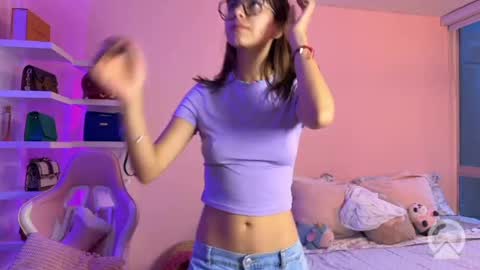Snapshot of _cute_isabella_ chatting on 05/31/26, 11:06 _cute_isabella_ online show from 05/31/26, 11:06