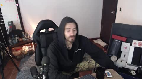 Snapshot of _delacruz911_ chatting on 10/21/25, 12:39 delacruz online show from 10/21/25, 12:39